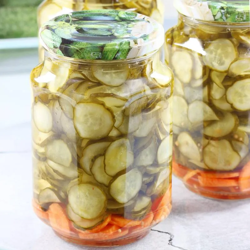 Odkryj, jakie ogórki idealnie pasują do sałatki pieczarkowej